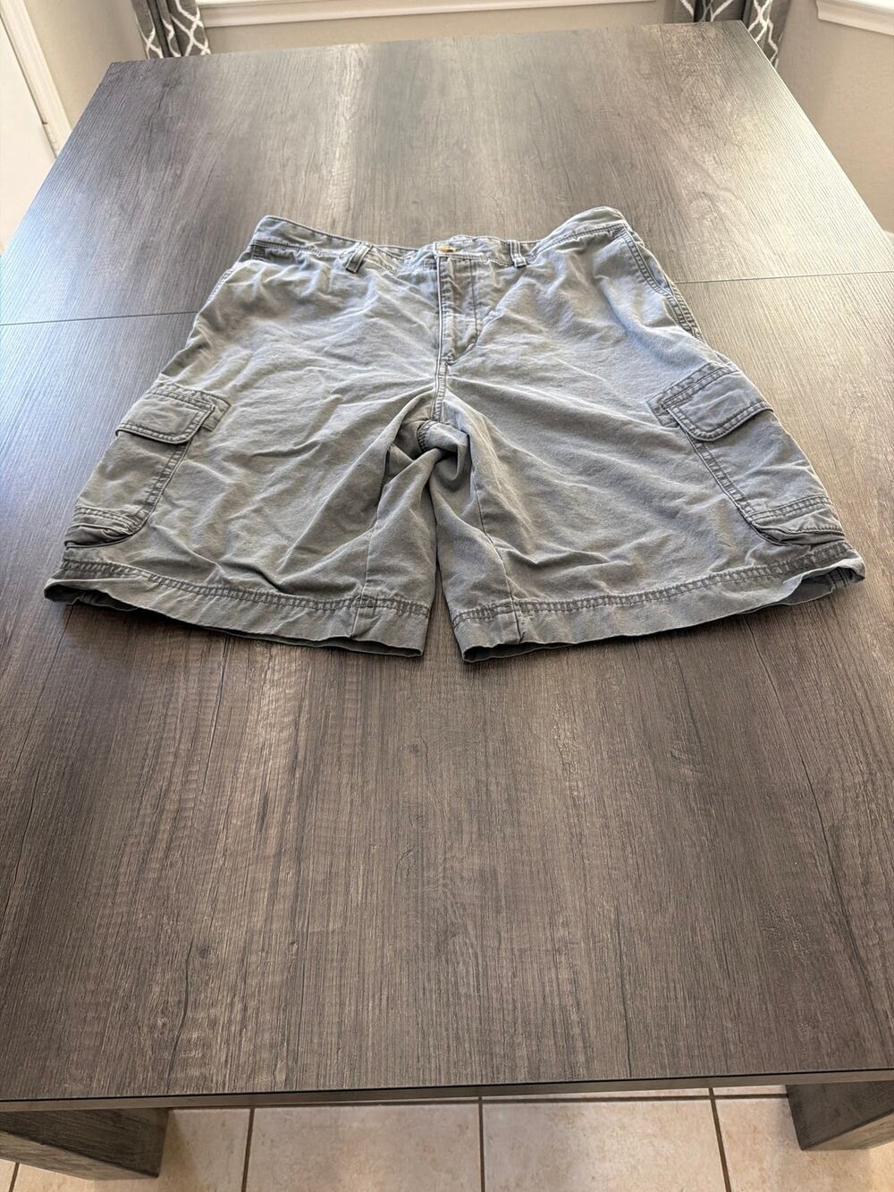 Men’s grey Eddie Bauer cargo pants